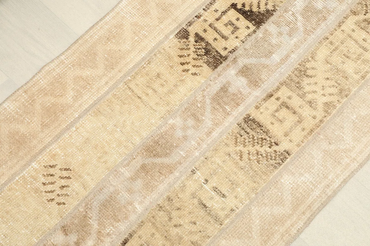 Detailed shot of the central striped sections, showing individual knots and texture.