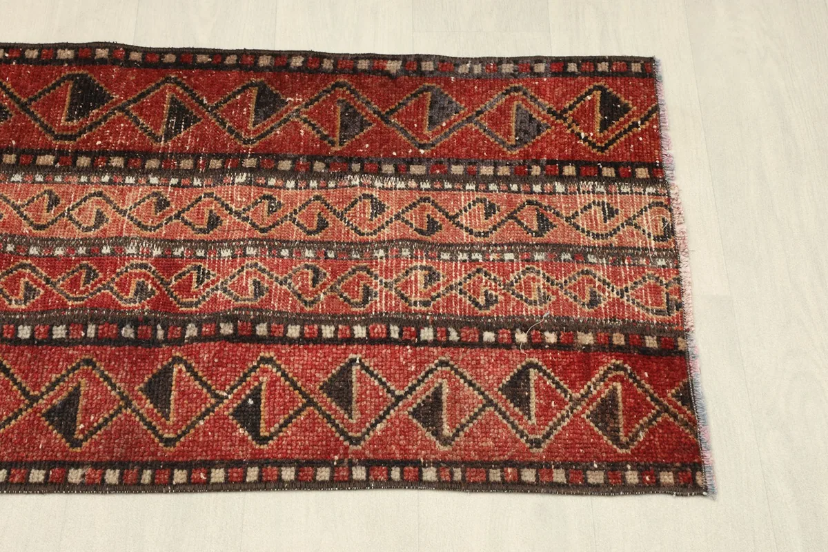 Angled view of the other end of the runner, displaying its consistent design.