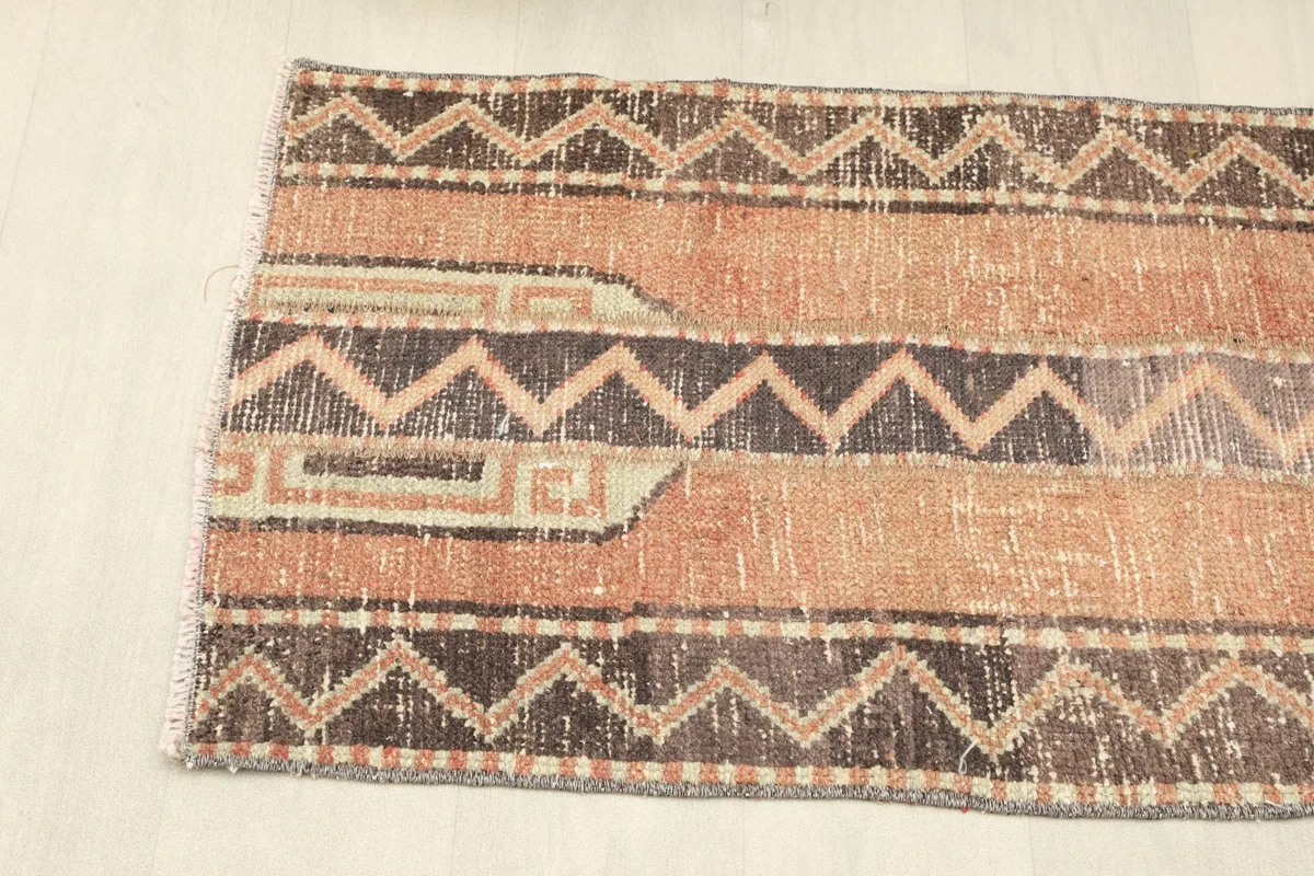 View of one end of the runner, showing the border design and fringe details.