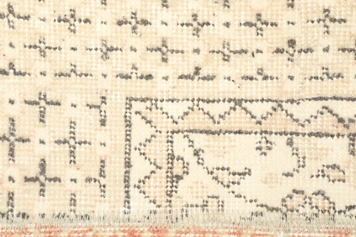 Detailed view of the hand-knotted wool pile and cotton foundation, showcasing pattern clarity.