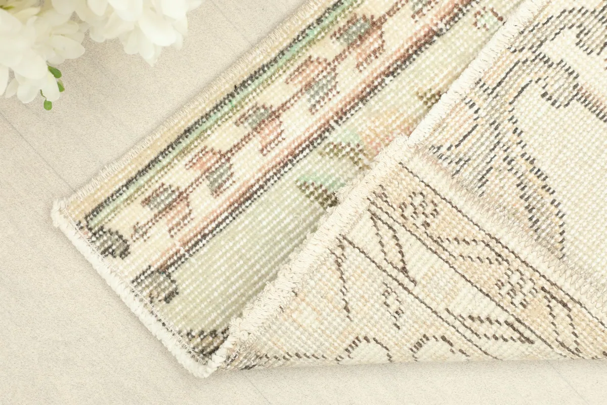 Close-up of the rug's reverse side, revealing the cotton foundation and fine hand-knotting.