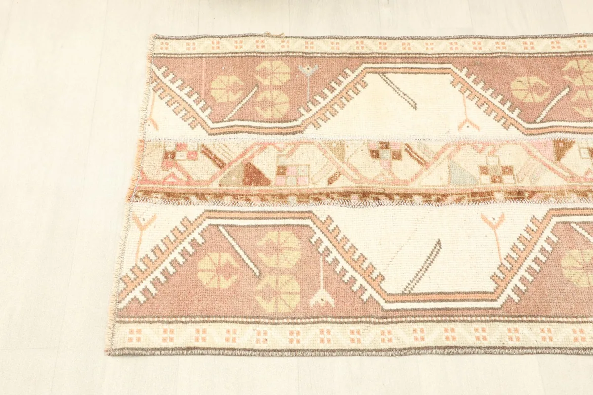Detail shot of one end of the rug, showing the border and the distinct geometric shapes.