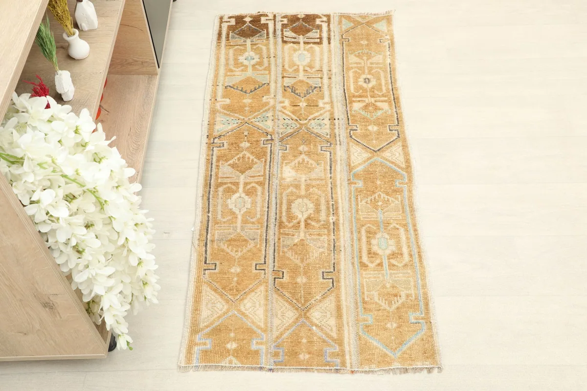 Overhead view of the vintage tan runner, showcasing its full design