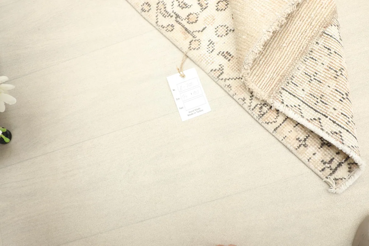 A partial view of the rug with its product tag, demonstrating its authenticity.