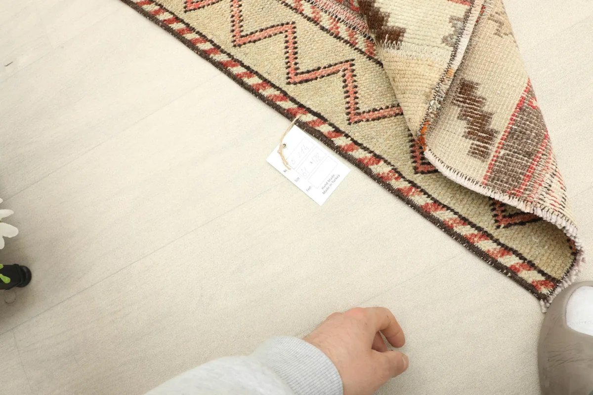 Corner of the rug with a size tag, demonstrating the true scale and finish