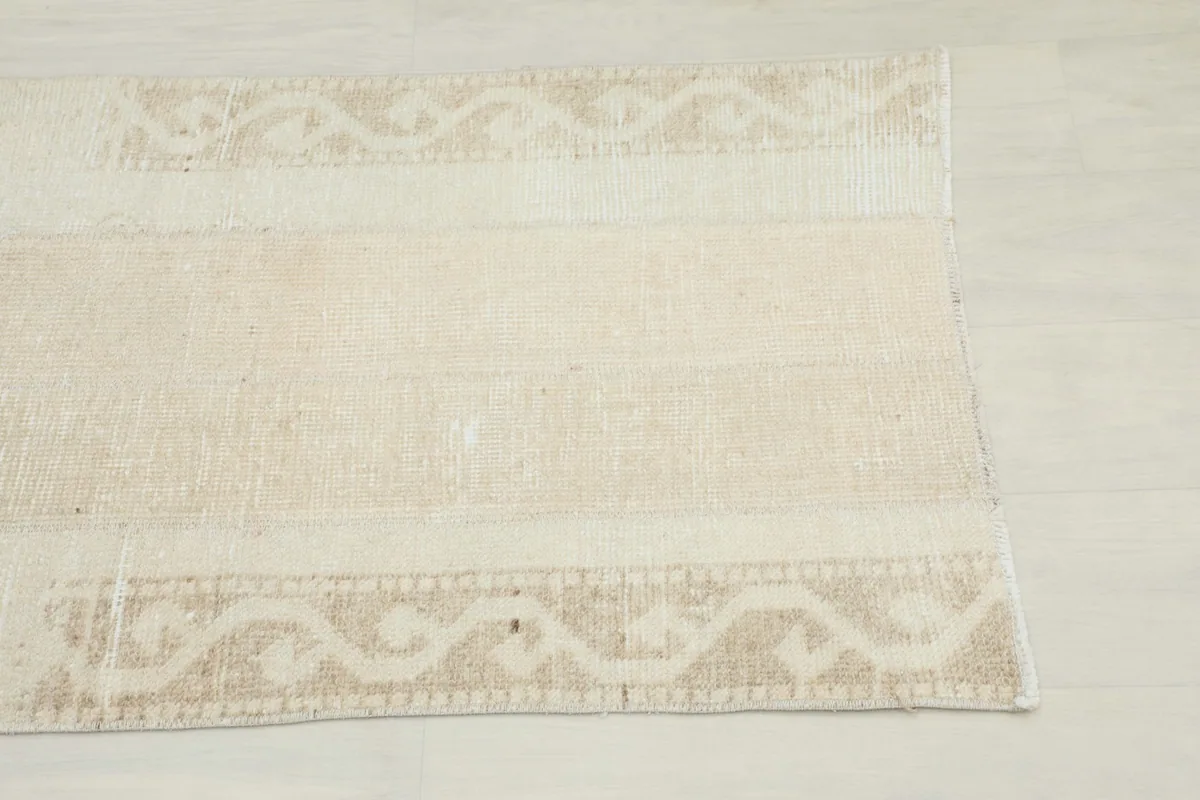 Close-up detail of the tan geometric pattern along the side border of the rug