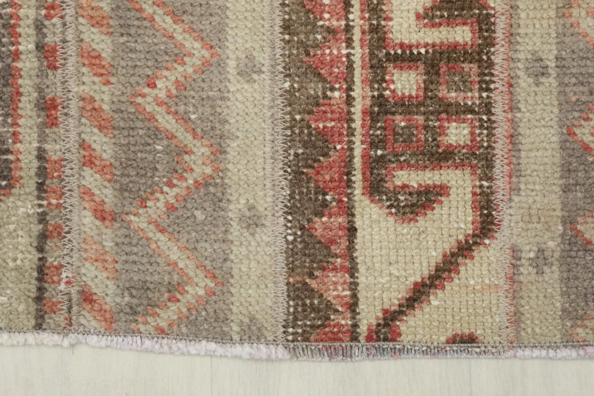 Close-up of the rug's edge, showing the short, natural fringe and the woven structure.