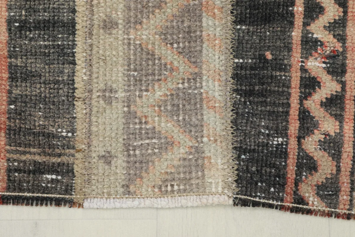 Close-up of the short, natural fringes and the edge of the hand-knotted runner.