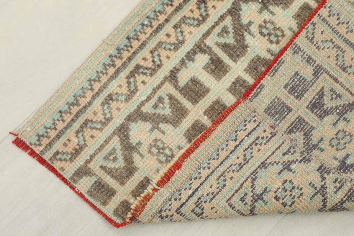 Rug corner folded back, revealing the reverse side and the construction