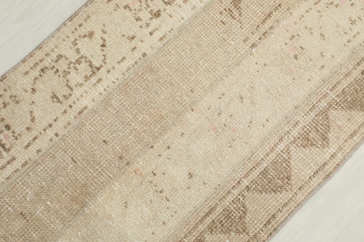 Detailed view of the low wool pile and the hand-knotted texture
