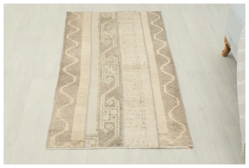 Full top view of the 2'3" x 4'4" vintage Anatolian rug with beige and cream geometric patterns