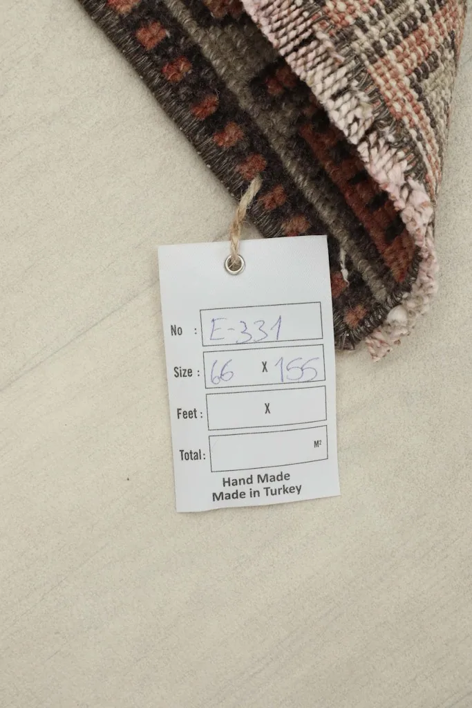 Tag showing the rug's dimensions in centimeters, confirming its origin and handmade nature