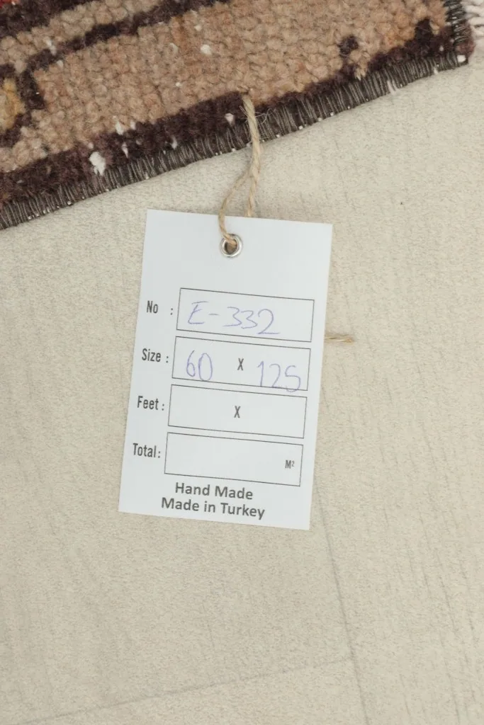Tag showing the rug's dimensions in centimeters and confirming its handmade origin from Turkey.