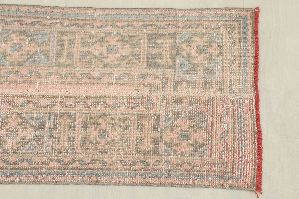 Overhead view of one end of the runner, displaying the overall pattern and color variations.