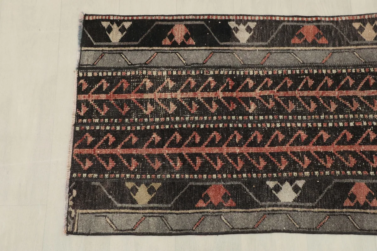 Close-up of the rug's patterns and colors from the opposite end