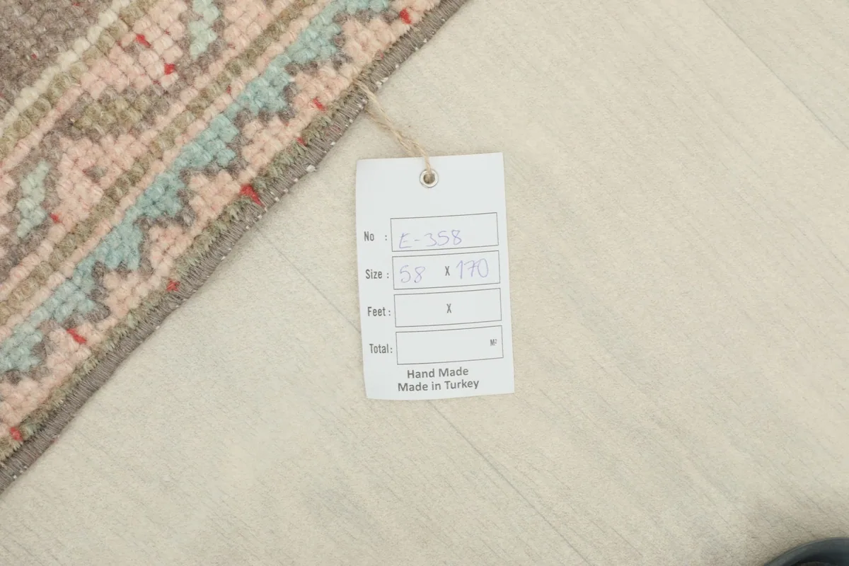 Product tag showing the dimensions 58 x 170 cm and 'Hand Made in Turkey' on the runner