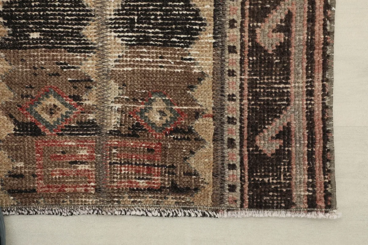 Close-up of the rug's end, showing the border design and short fringe