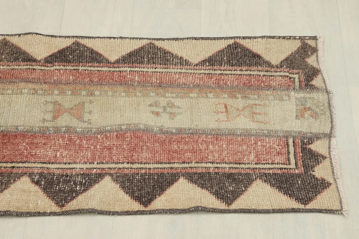Overhead view of the opposite end of the runner, displaying the full pattern repeat.