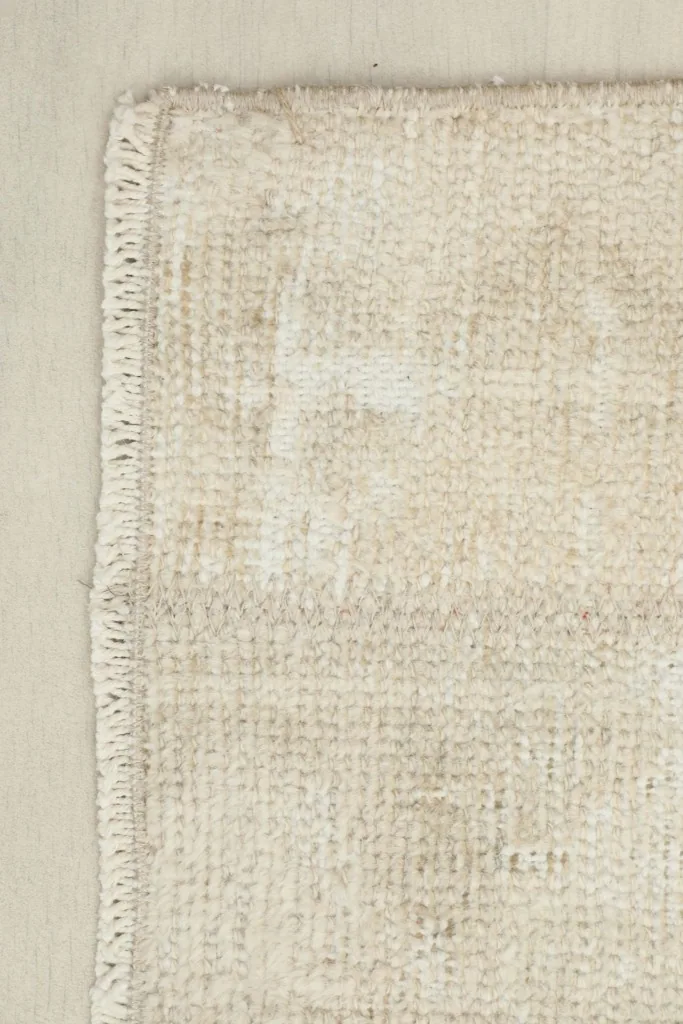 Detail of the rug's edge, showcasing the finished border and a corner.