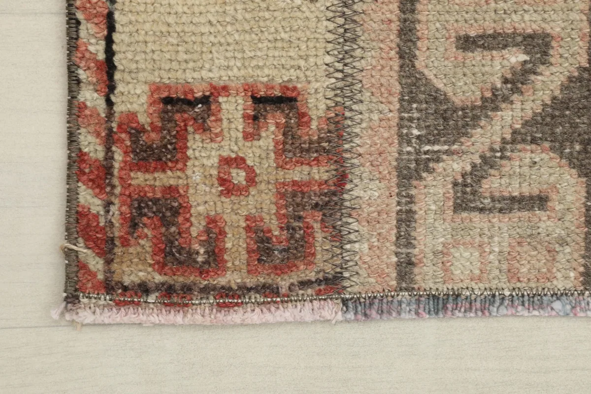 Close-up of the rug's edge, showing the short fringe and a corner of the design.
