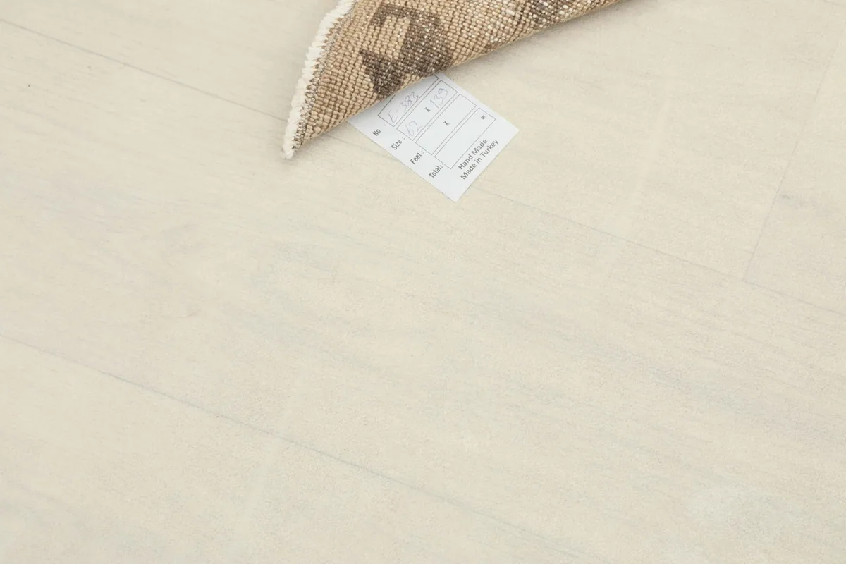 Partial view of the rug with its care label visible on the reverse side