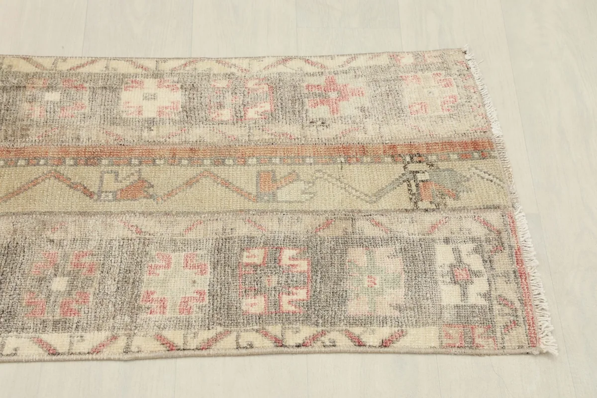 Angled view of the other end of the runner, displaying the overall pattern and color variation.