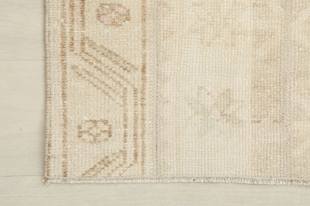 Close-up of the rug's corner, showing the border design and edge finishing