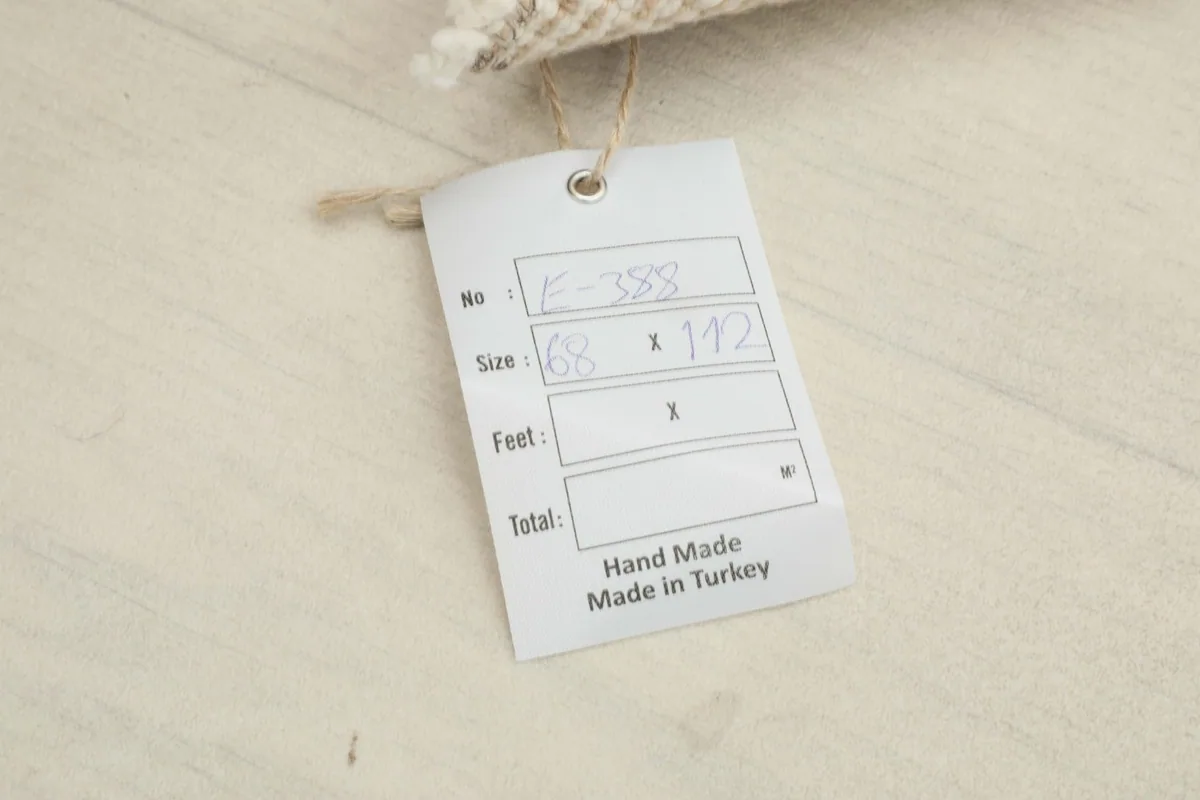 Product tag indicating the rug's size in centimeters and origin as Hand Made in Turkey