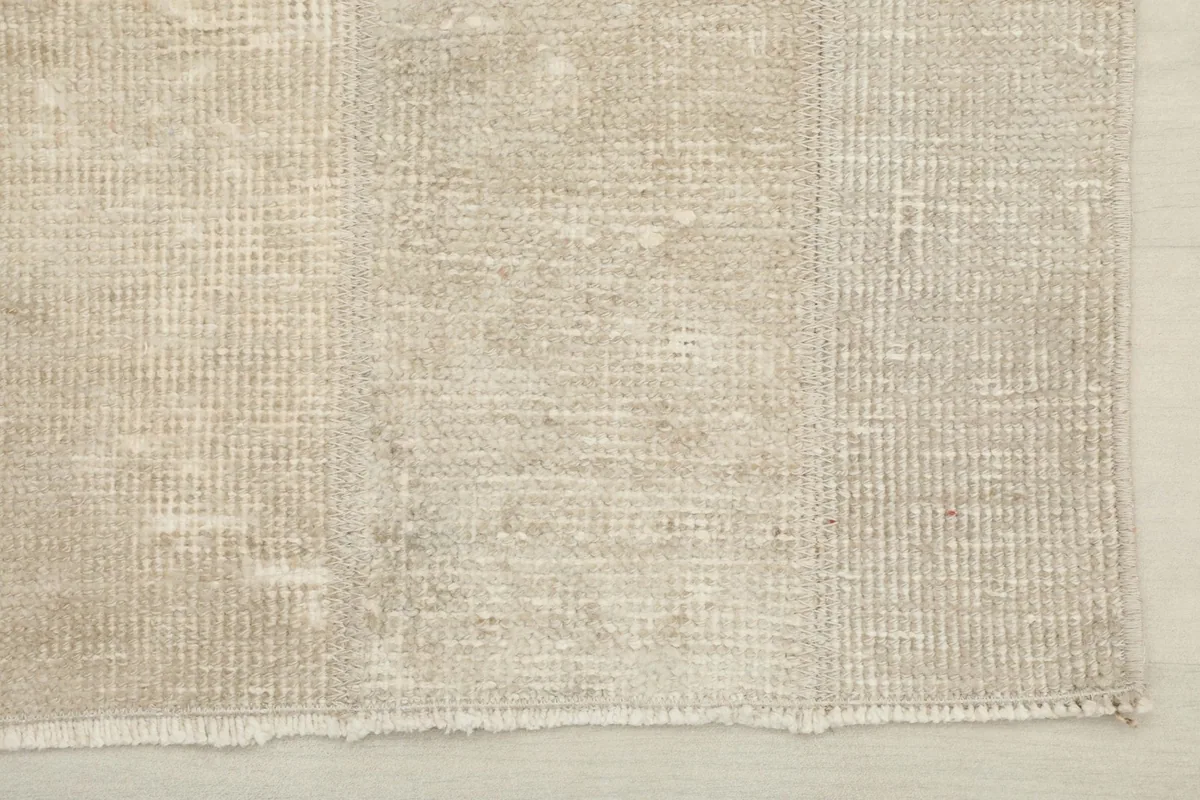 Close-up of the short, natural fringe and the finished edge of the hand-knotted Anatolian rug.