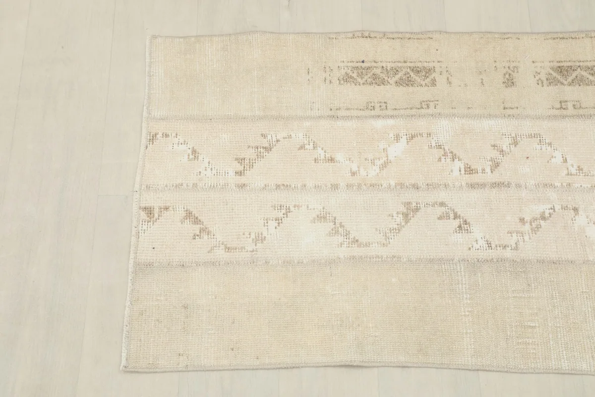 Close-up of the upper right corner, highlighting the rug's texture and color variations