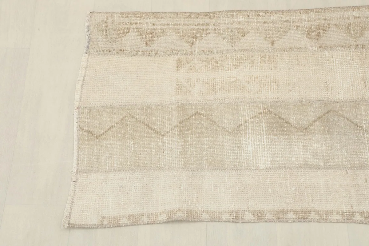 Overhead detail of the runner's patterns, showing the varying beige and tan tones.