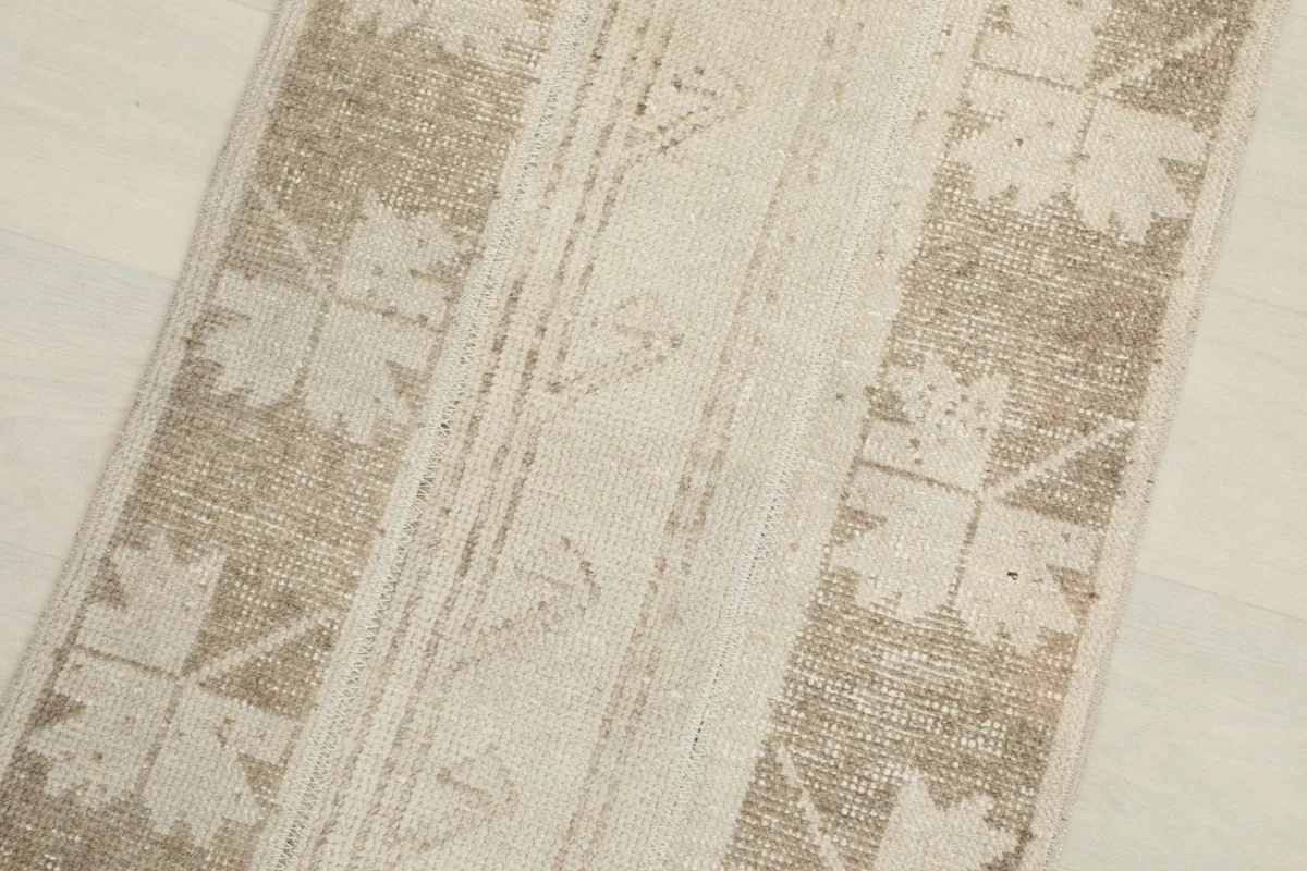 Close-up view of the central beige field with subtle geometric patterns