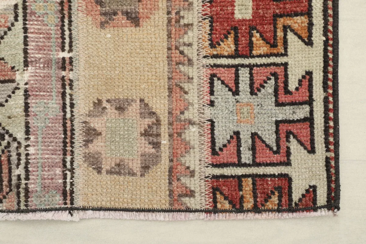 Edge of the rug displaying the fringe and outer border patterns