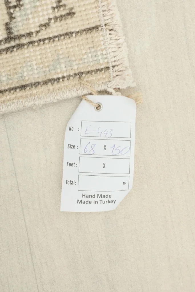 Tag showing the rug's dimensions and 'Hand Made Made in Turkey' details