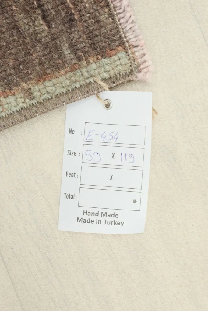 Tag displaying the rug's dimensions (59x119 cm) and 'Hand Made in Turkey' label.
