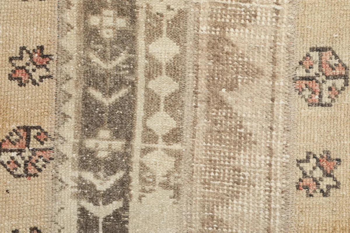 Extreme close-up of the low wool pile, showing the hand-knotted texture and color blending.