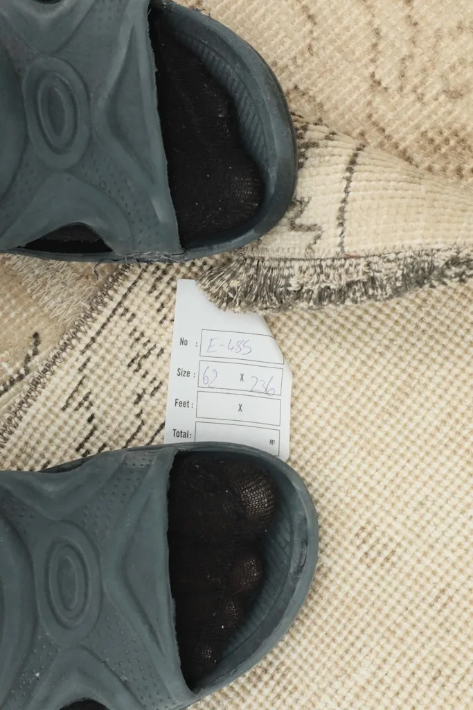 Close-up of the rug's texture and a size tag, showing the 2'0" x 7'9" dimensions.