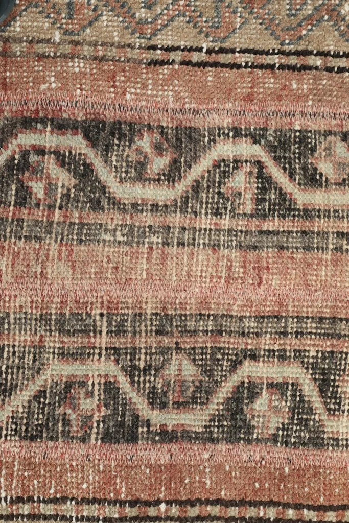 Detail of the low wool pile, revealing the hand-knotted texture and color blending