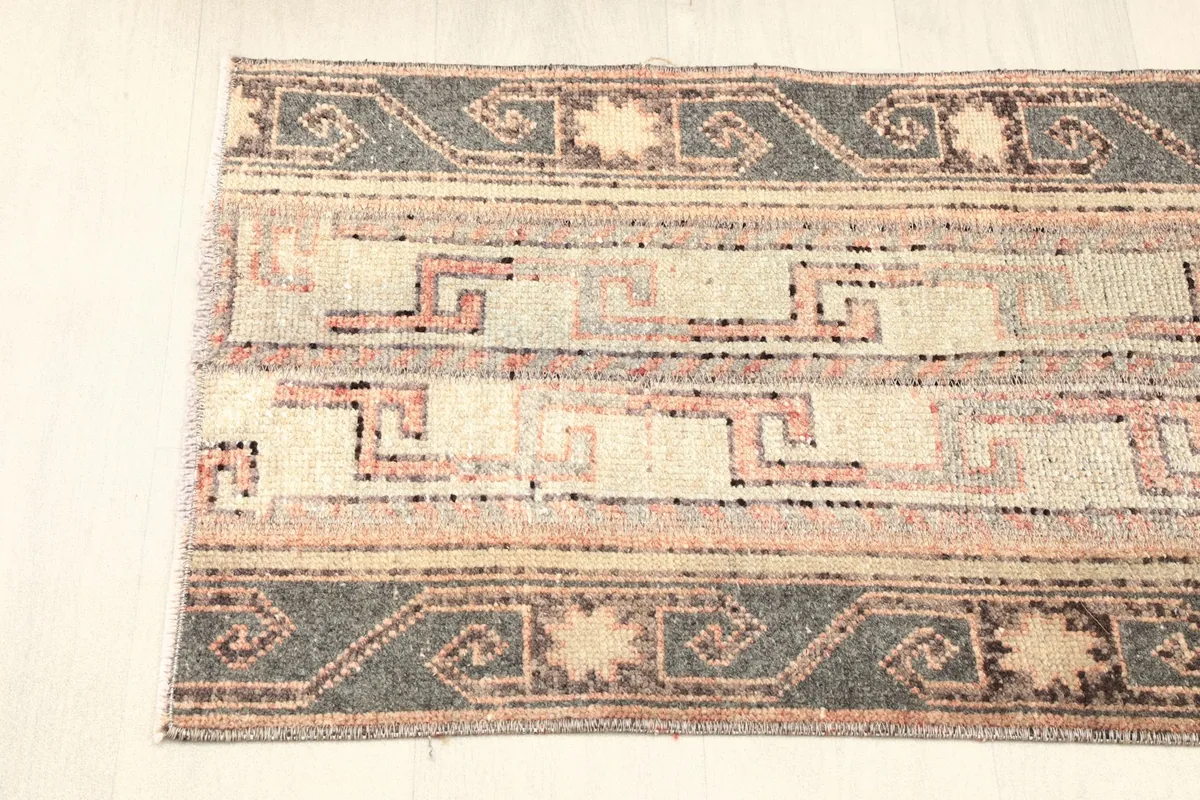 View of one end of the rug, showcasing the border design and fringe