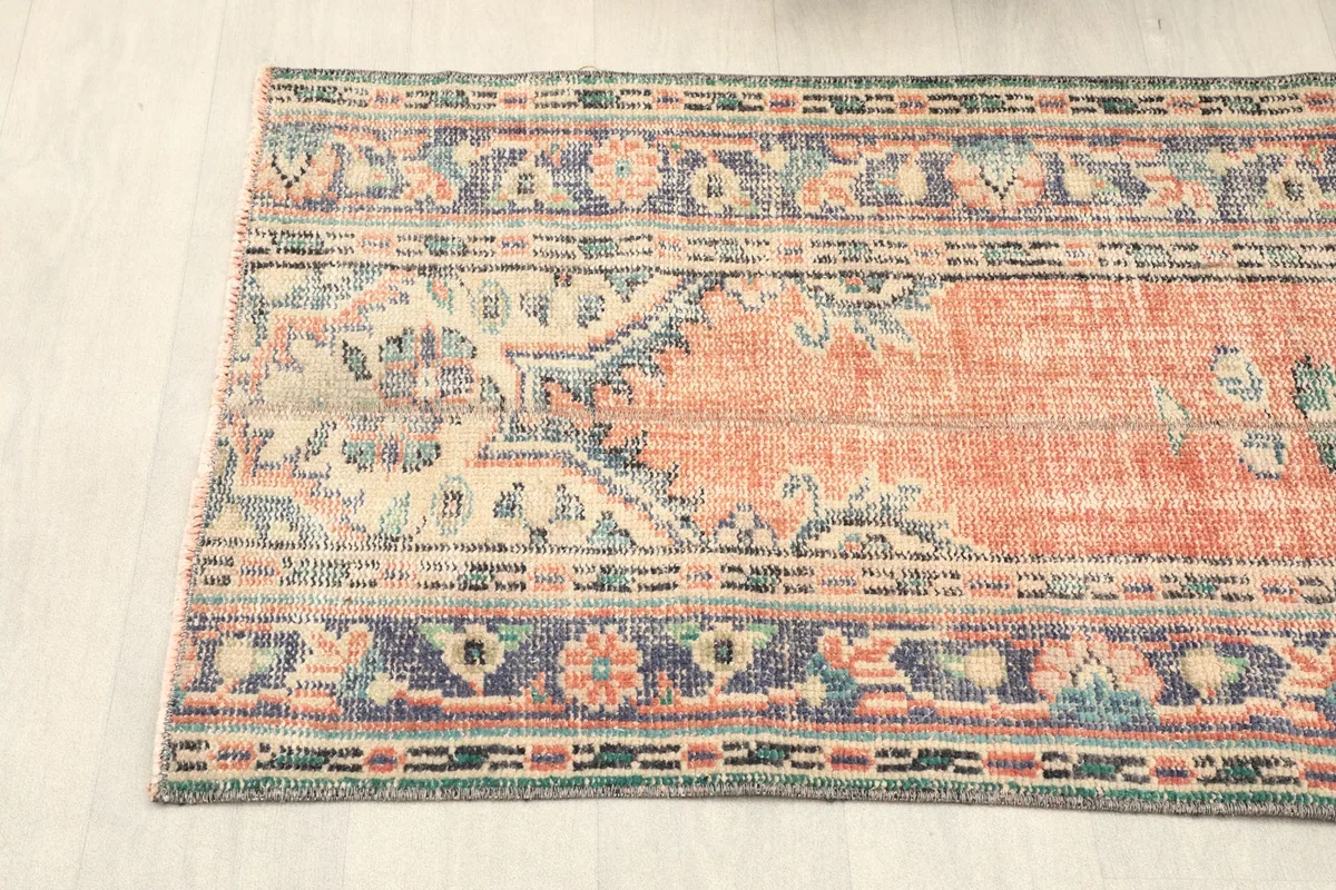 Detail of the other end of the runner, showing the consistent border design.