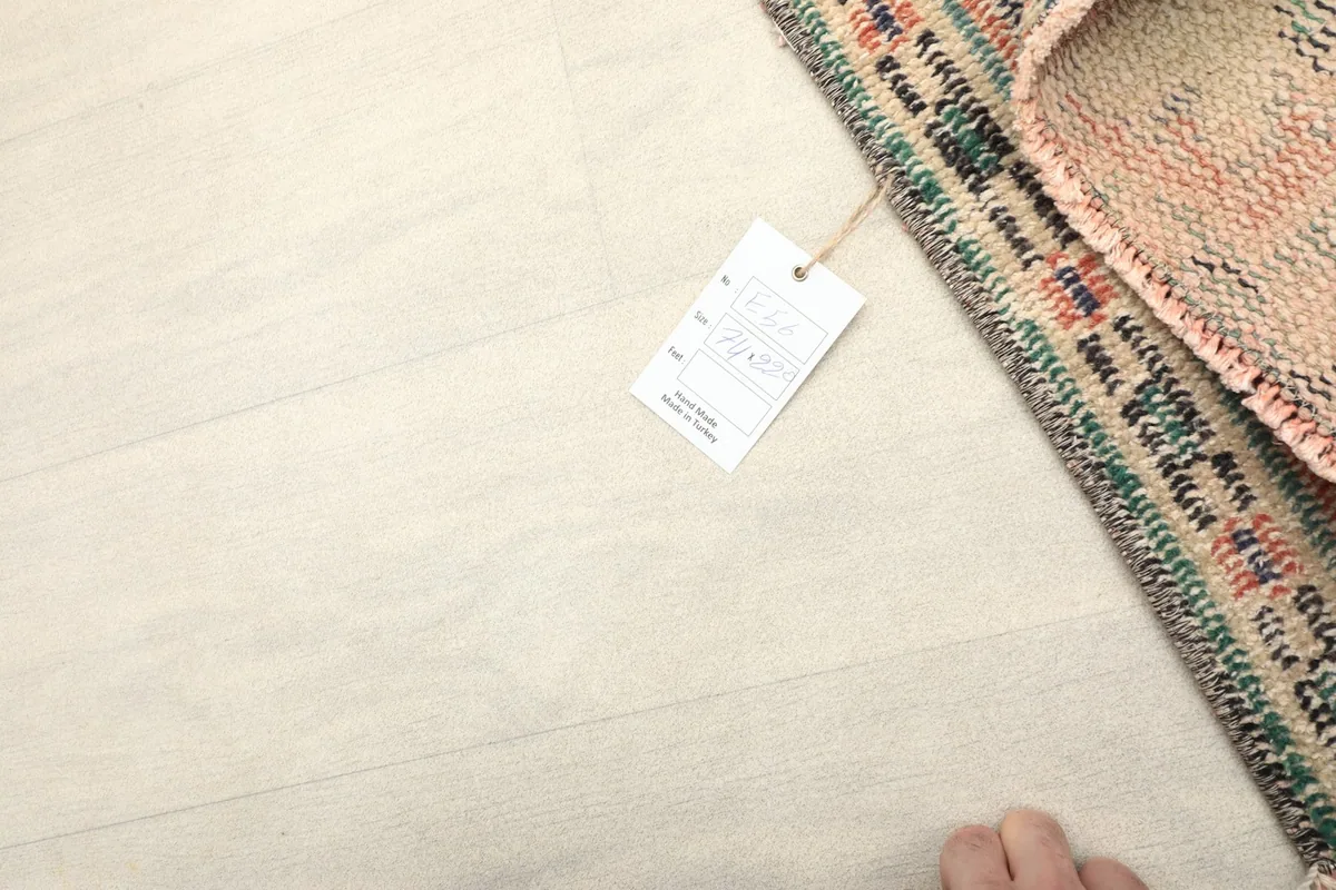 Close-up of the product tag placed next to the runner on the floor.
