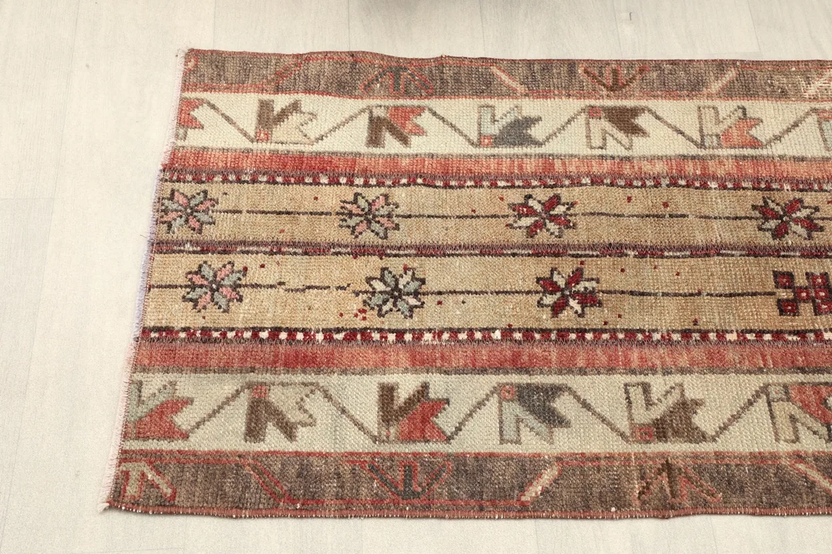 Another angled view of the runner's surface, emphasizing the overall pattern and color variations.