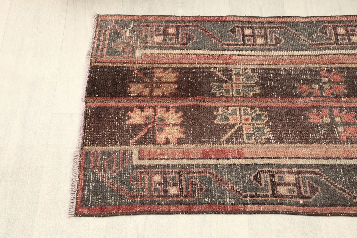 Angled shot from one end, showing the consistent pattern and color variations.