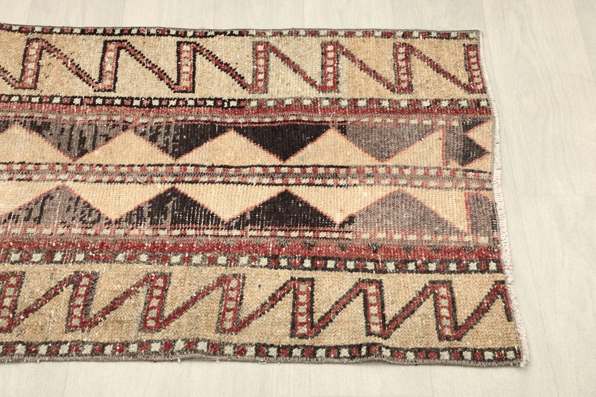 Overhead partial view from the opposite end, displaying the full breadth of the rug's design