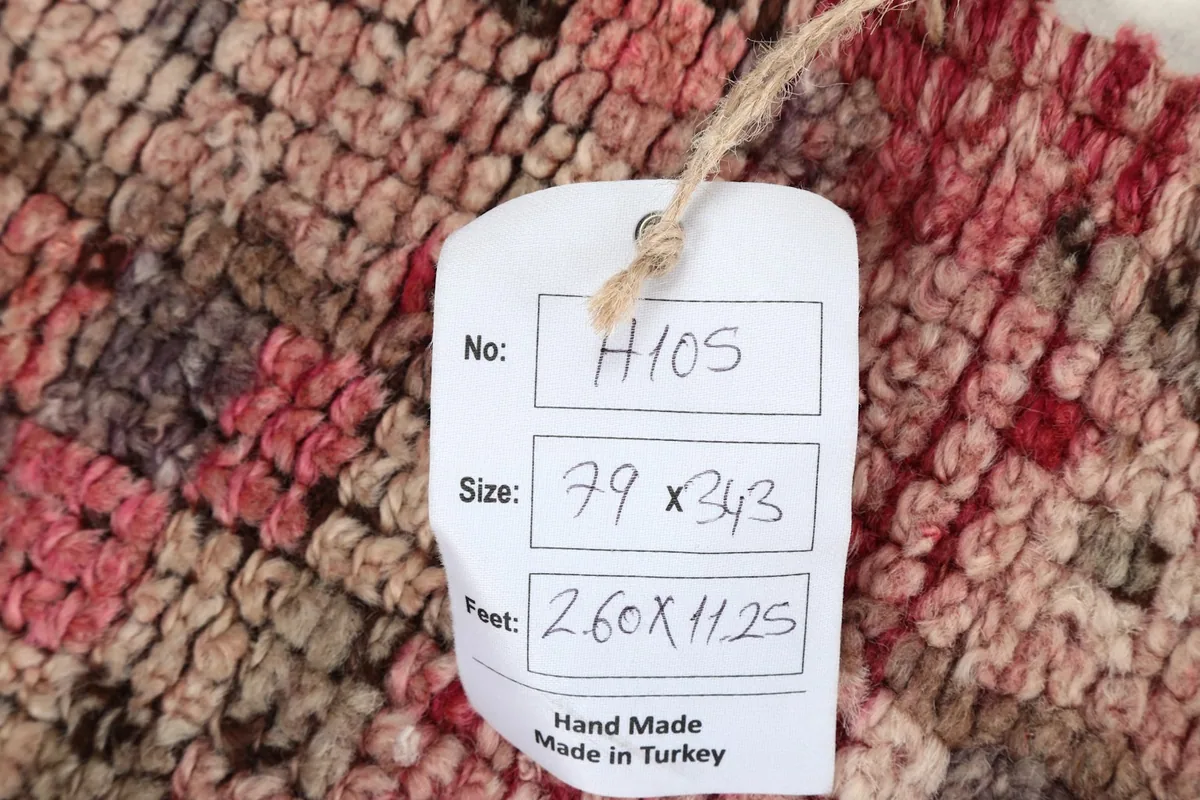 Tag displaying the rug's item number H105 and dimensions 79 x 343 cm (2.60 x 11.25 feet)