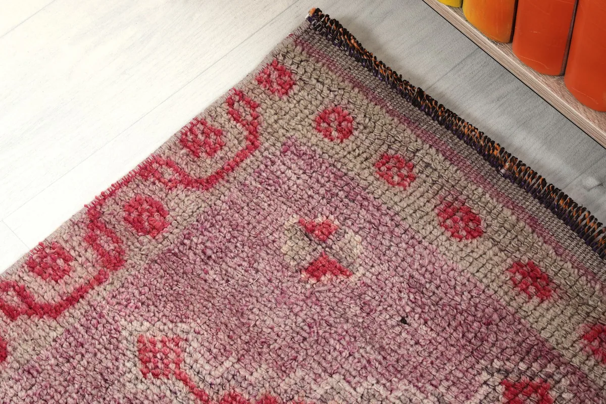 Close-up of the runner's edge, showing the intricate border design and fringe detail