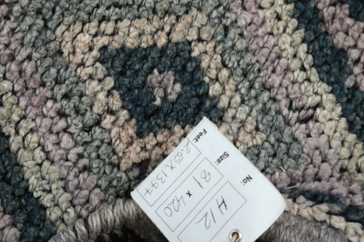 Detail of the rug with a size tag, showing '81 x 420 cm' and '2'8" x 13'9"' measurements