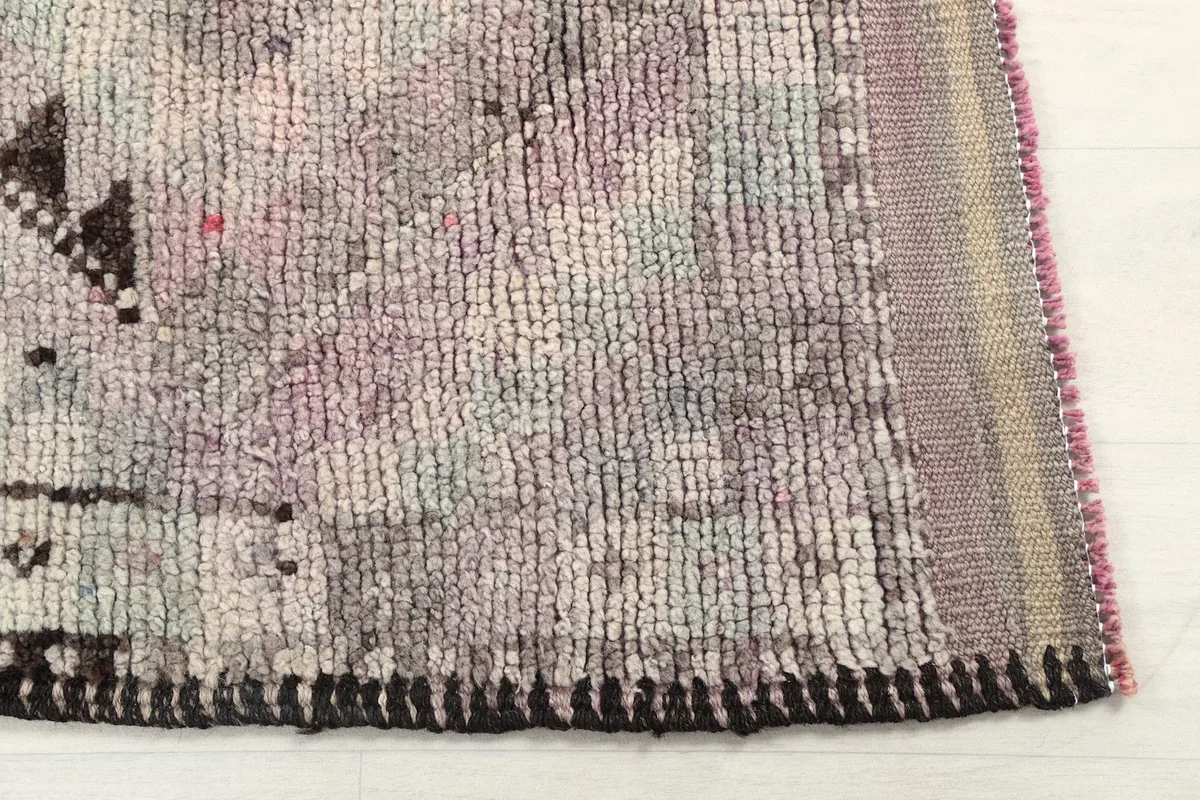 Detail of the hand-knotted wool pile and side finish of the runner