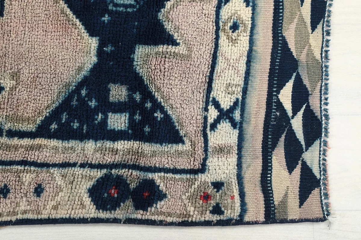Detailed view of the runner's edge and part of a navy geometric motif
