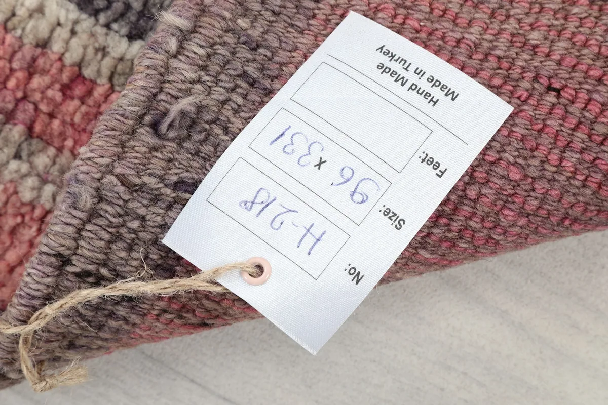 Rug tag displaying the dimensions 96 x 331 cm, confirming the hand-made origin in Turkey